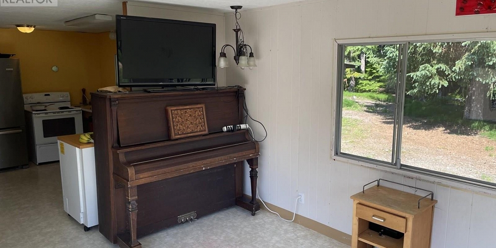 5258 OLD REMO ROAD Terrace Photo 9 5258 OLD REMO ROAD Terrace Photo 9